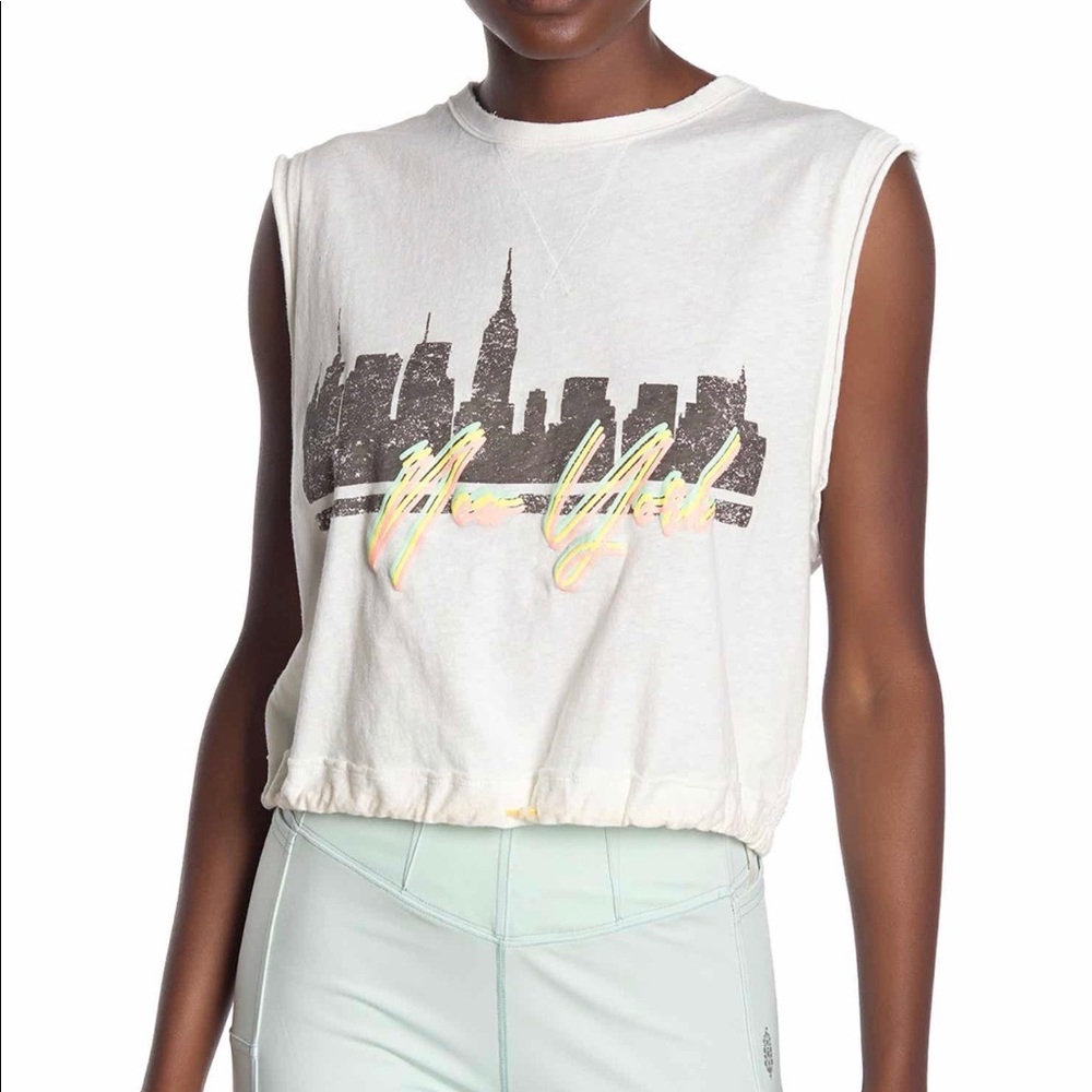 NWOT - Bring the Heat Graphic Tee - New York
